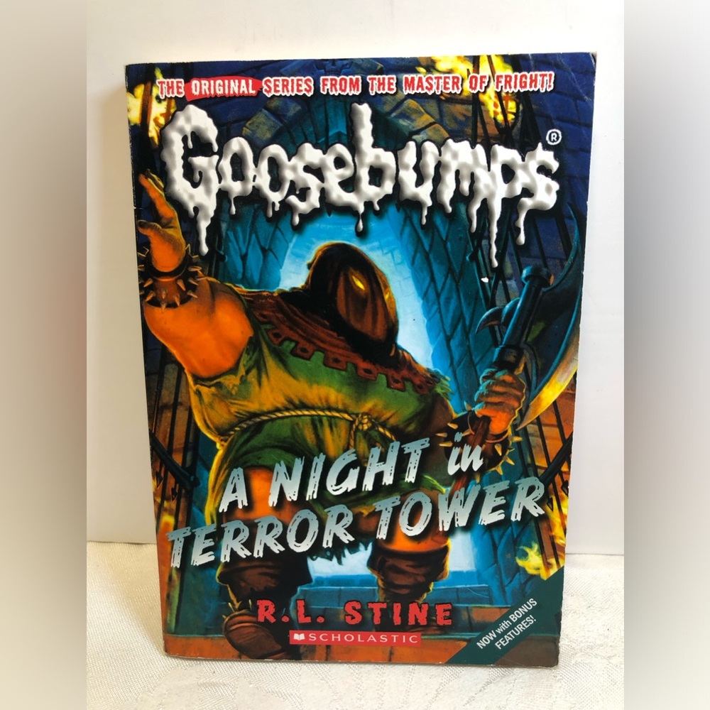 A Night in Terror Tower (Classic Goosebumps #12): Volume 12 by Stine, R. L.